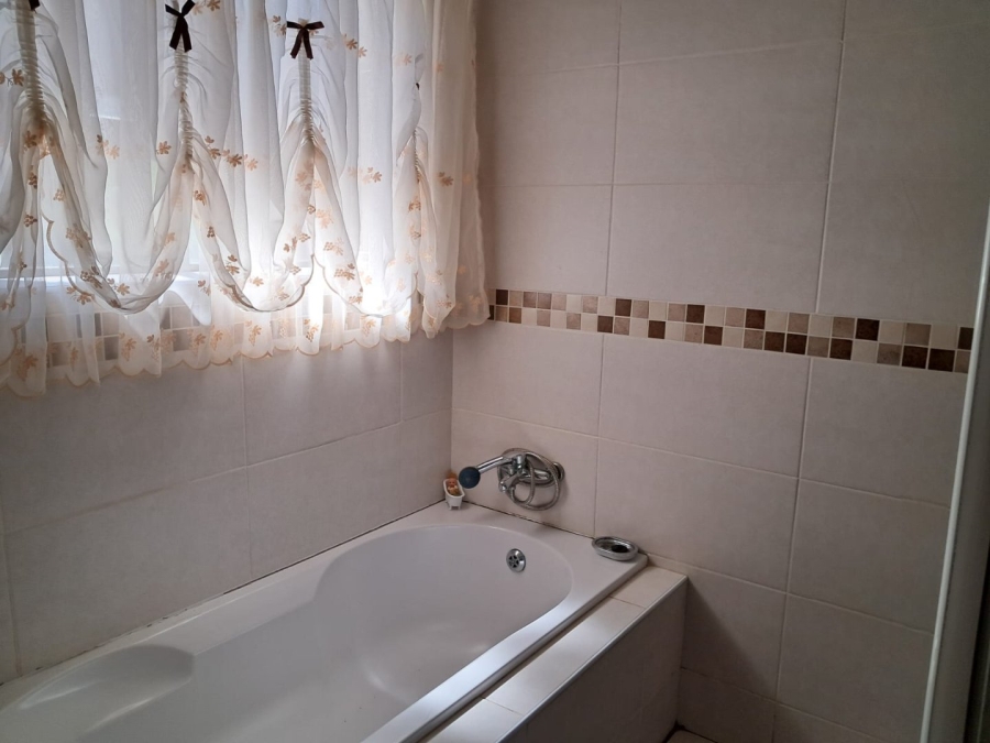 4 Bedroom Property for Sale in Hillcrest Northern Cape